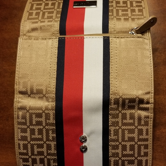 WOMEN'S TOMMY HILFIGER CLUTCH WALLET - Picture 3 of 5